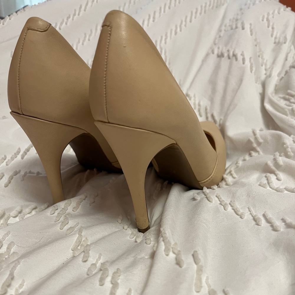 GUESS Beige Pointed-Toe Heels - Picture 5 of 12